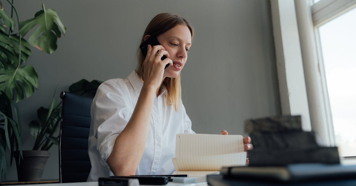 découvrez l'univers créatif d'un designer d'intérieur, spécialisé dans la transformation d'espaces pour allier esthétisme et fonctionnalité. que ce soit pour votre maison, votre bureau ou un projet commercial, nous vous accompagnons dans la réalisation de votre vision. transformez votre intérieur en un lieu unique et inspirant.
