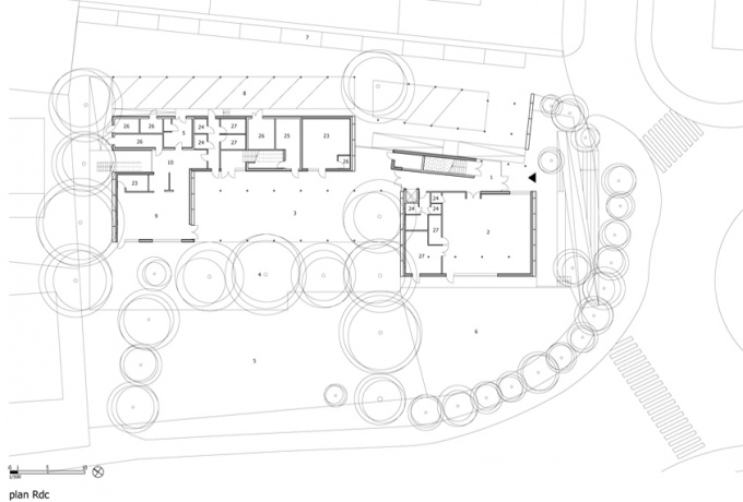 découvrez comment l'architecture innovante de l'école jean carrière met en valeur l'interaction entre l'espace et la lumière, créant un environnement d'apprentissage inspirant et dynamique pour les élèves.