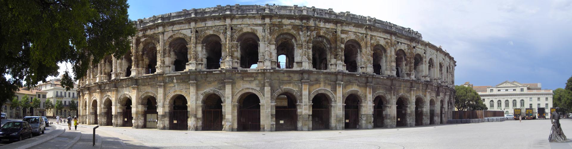 découvrez le charme intemporel de nîmes, une ville où l'histoire romaine rencontre une ambiance méditerranéenne. explorez ses ruelles pittoresques, ses monuments emblématiques et laissez-vous séduire par la richesse de sa culture.