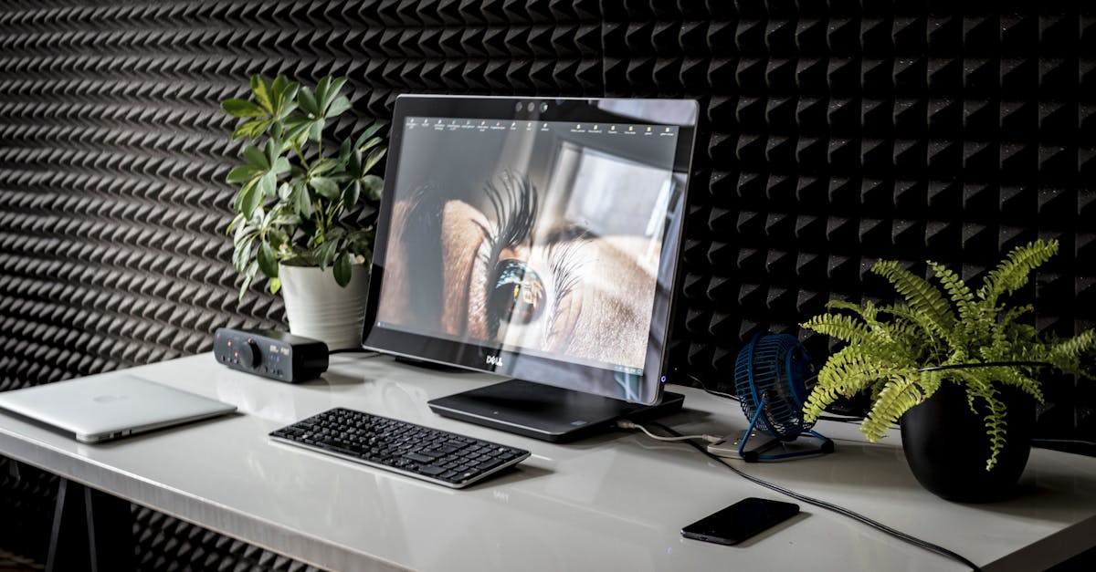 découvrez l'ergonomie, une science essentielle visant à optimiser le confort et la performance au travail. apprenez comment aménager votre espace de travail pour améliorer votre bien-être et votre efficacité grâce à des principes ergonomiques adaptés.