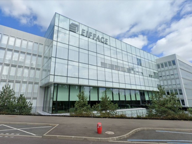 découvrez le nouveau siège d'eiffage à nîmes, un espace moderne et innovant qui reflète l'engagement de l'entreprise envers le développement durable et l'architecture contemporaine. rejoignez-nous pour explorer ce projet emblématique qui redéfinit le paysage urbain.