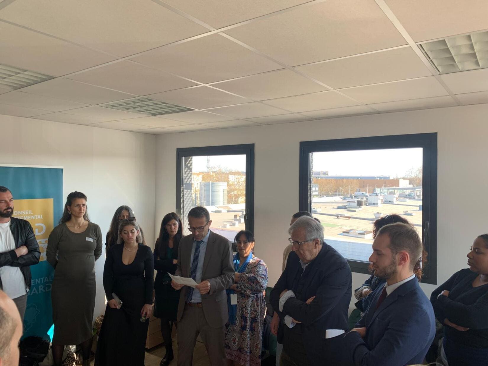 découvrez la maison des adolescents à nîmes, un espace dédié au soutien et à l'accompagnement des jeunes. profitez d'activités diversifiées, de conseils psychologiques et d'un environnement bienveillant pour aborder les défis de l'adolescence.