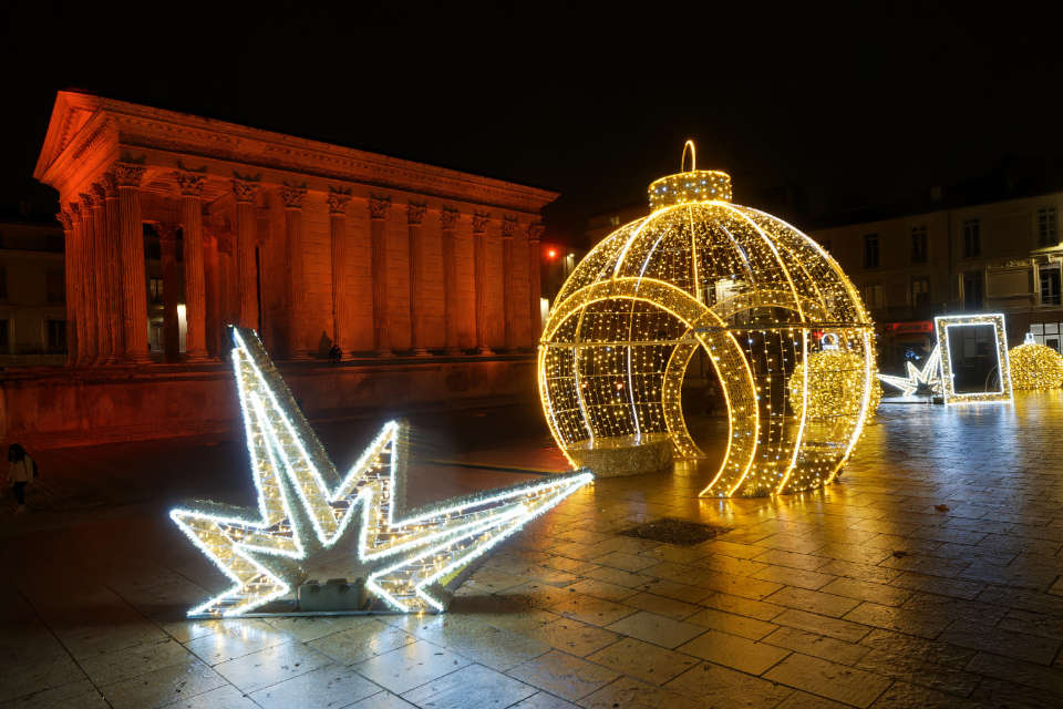 découvrez le calendrier des événements de noël 2024 à nîmes : marchés, illuminations, animations et activités pour toute la famille. préparez vos fêtes avec notre programme complet !