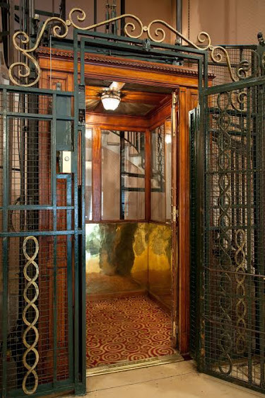 découvrez la renaissance de l'impérator, un lieu emblématique revisité où histoire, raffinement et modernité s'entremêlent pour offrir une expérience inoubliable au cœur de la ville.
